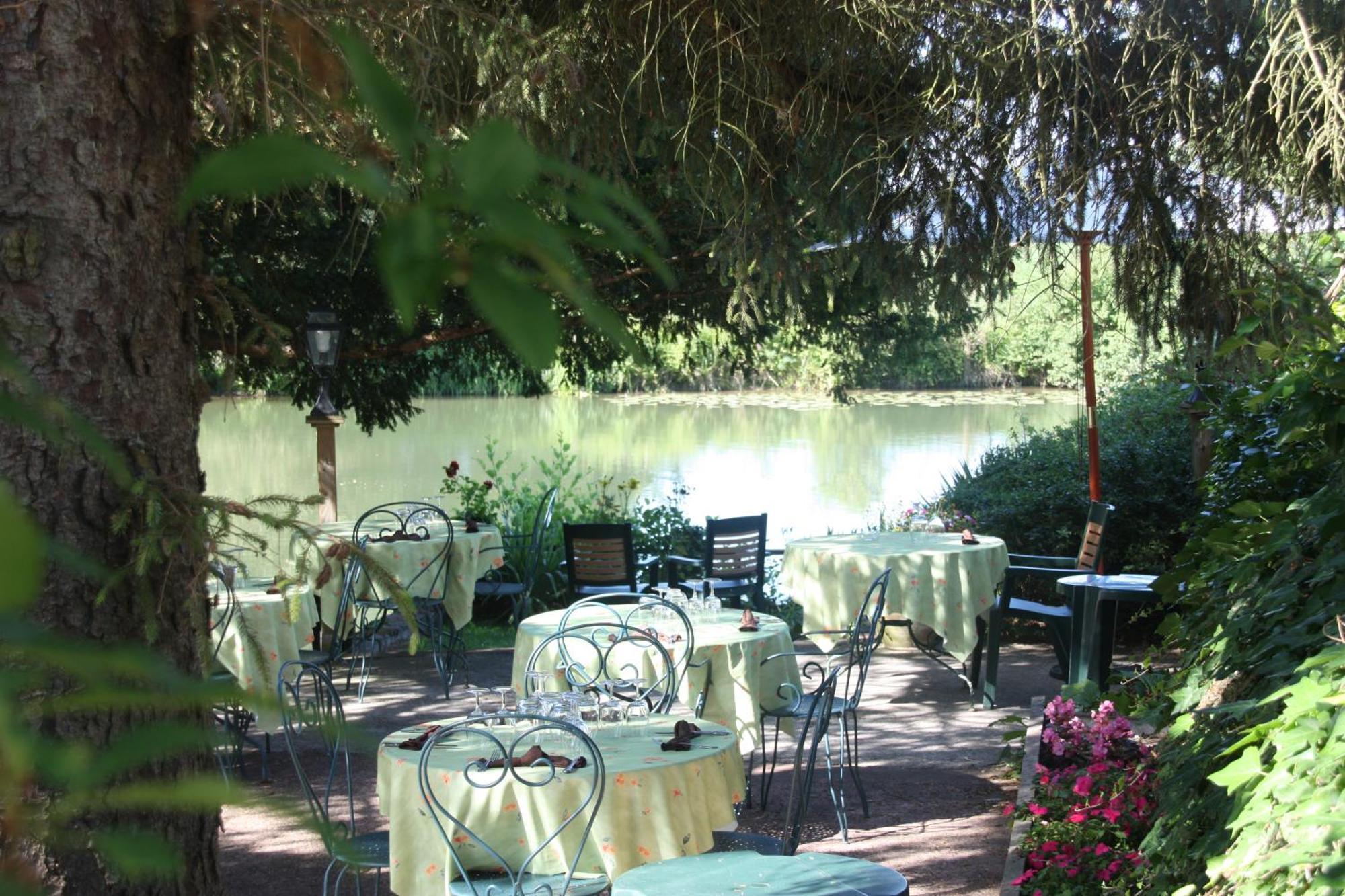 Hotel L'auberge Du Port Des Roches 3*