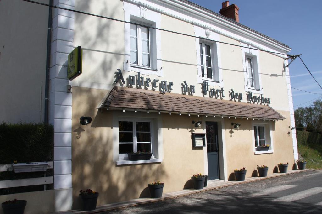 L'auberge Du Port Des Roches 3*