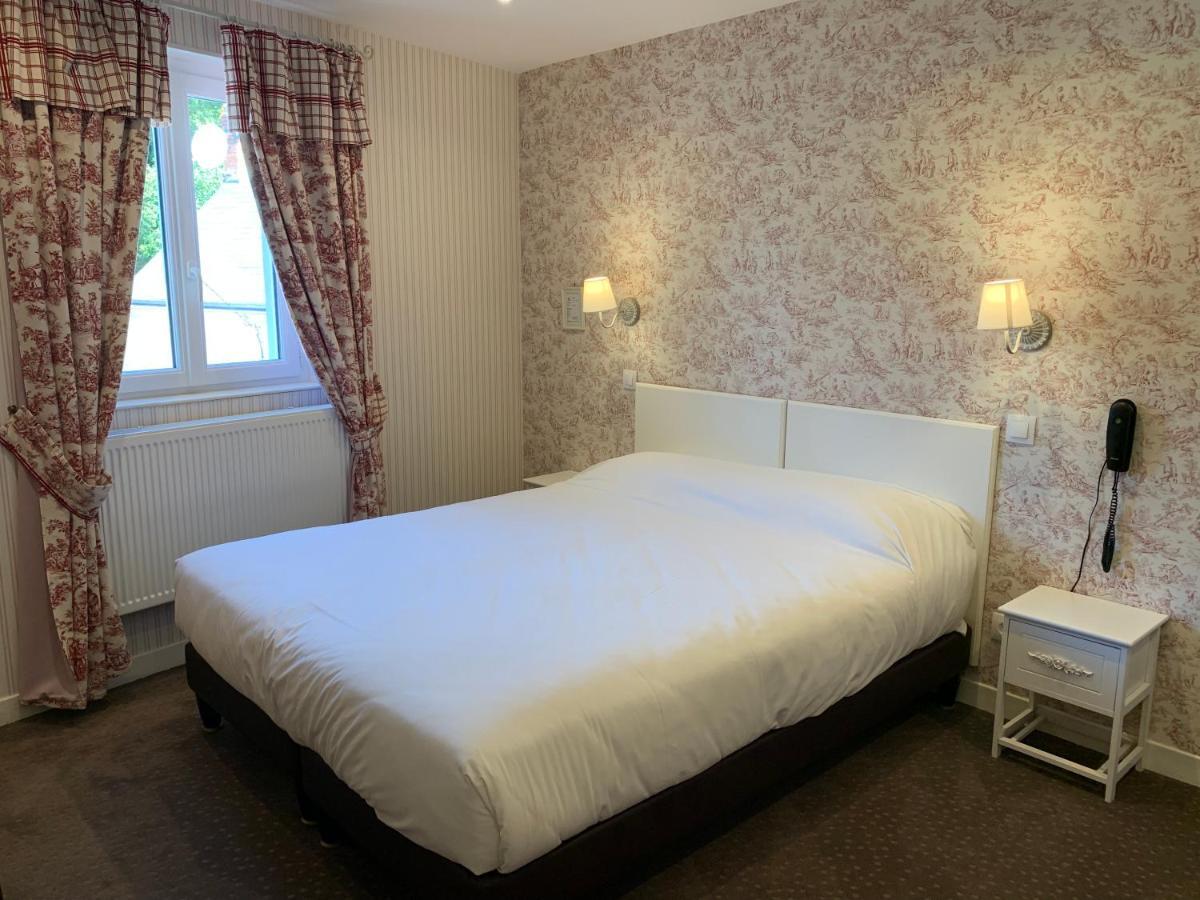 L'auberge Du Port Des Roches Hotel 3*