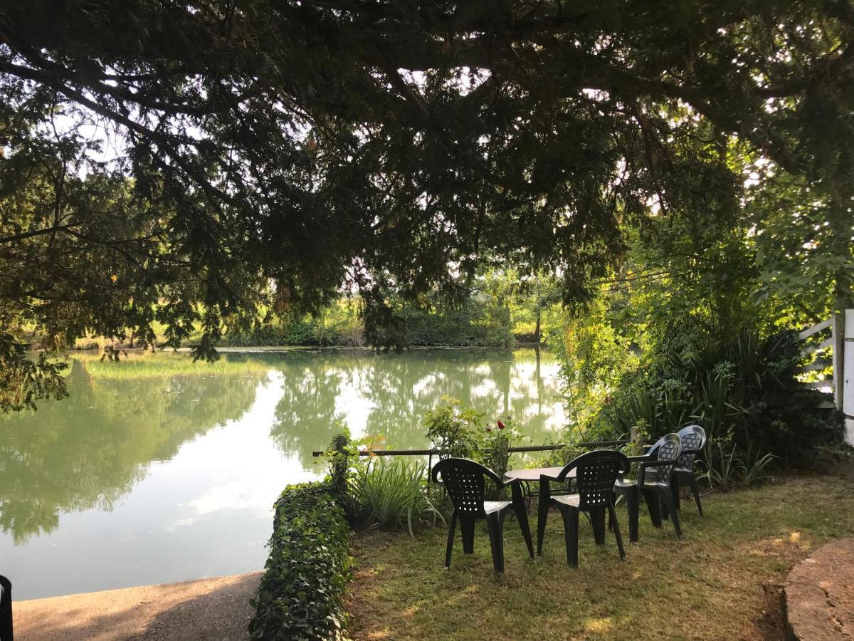 L'auberge Du Port Des Roches Hotel 3*